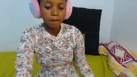 Snapshot of enchantedvee chatting on 4, 7, 2026 Vee online show from 4, 7, 2026