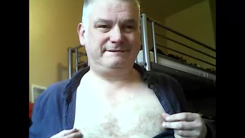 Snapshot of englishguysurrey chatting on 7, 11, 2025 englishguysurrey online show from 7, 11, 2025