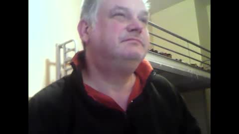 Snapshot of englishguysurrey chatting on 3, 12, 2025 englishguysurrey online show from 3, 12, 2025