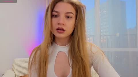 Snapshot of enjoyeverymoment_ chatting on 8, 10, 2025 enjoyeverymoment_ online show from 8, 10, 2025