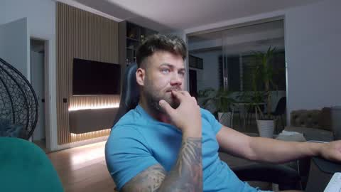 Erik online show from 8, 2, 2025