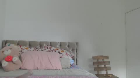 Snapshot of enyer_twin chatting on 2, 12, 2025 enyer_twin online show from 2, 12, 2025