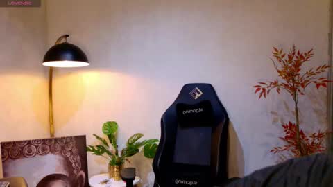 Snapshot of enzo_steel chatting on 12, 2, 2026 enzo_steel online show from 12, 2, 2026