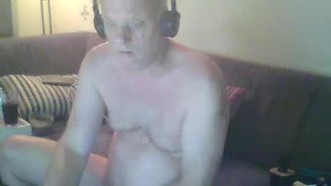 Snapshot of eric204 chatting on 13, 6, 2026 Eric online show from 13, 6, 2026