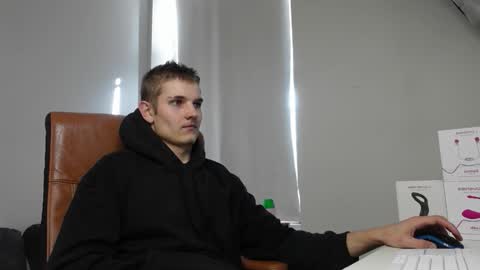 Snapshot of eric_poston chatting on 19, 9, 2025 online show from 19, 9, 2025