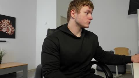 Snapshot of eric_poston chatting on 29, 9, 2025 online show from 29, 9, 2025