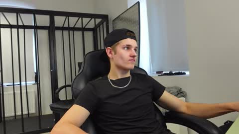 Snapshot of eric_poston chatting on 8, 10, 2025 online show from 8, 10, 2025