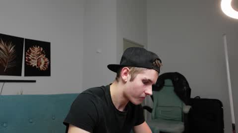 Snapshot of eric_poston chatting on 12, 10, 2025 online show from 12, 10, 2025