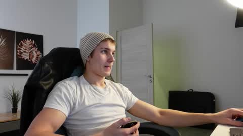 Snapshot of eric_poston chatting on 14, 10, 2025 online show from 14, 10, 2025