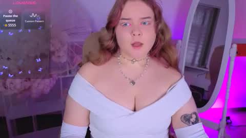 erica_love_ online show from 9, 11, 2025