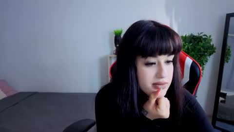 Snapshot of erica_peach chatting on 8, 10, 2025 Erika online show from 8, 10, 2025