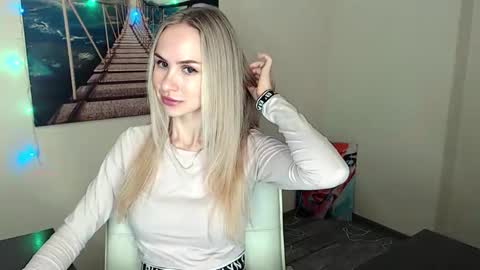 Snapshot of erikagavin chatting on 25, 9, 2025 Erika online show from 25, 9, 2025