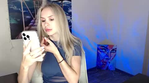 Snapshot of erikagavin chatting on 8, 10, 2025 Erika online show from 8, 10, 2025