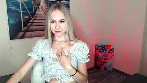Snapshot of erikagavin chatting on 9, 10, 2025 Erika online show from 9, 10, 2025