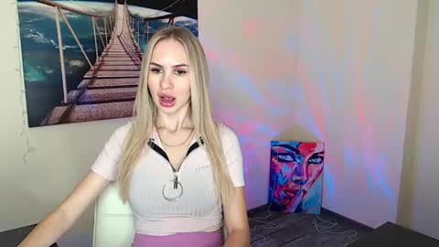 Snapshot of erikagavin chatting on 13, 10, 2025 Erika online show from 13, 10, 2025