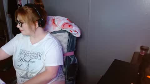 Snapshot of erinlovebabe chatting on 8, 9, 2025 Erinlove online show from 8, 9, 2025