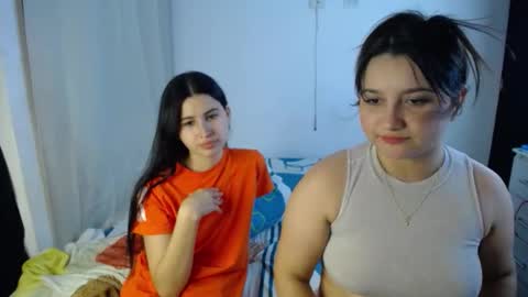 Snapshot of erosgirls_ chatting on 17, 11, 2025 erosgirls_ online show from 17, 11, 2025