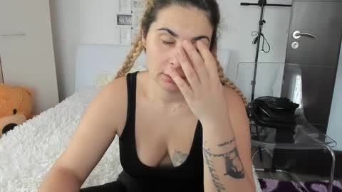 eroticsensualkitty4u online show from 28, 12, 2024