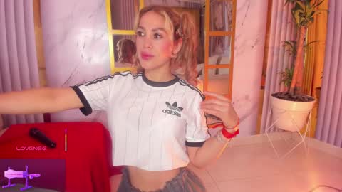 Snapshot of erotik_lady chatting on 28, 2, 2025 TINY online show from 28, 2, 2025