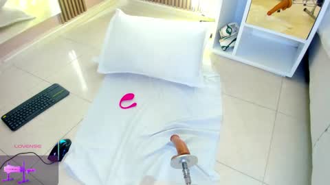 Snapshot of erotik_lady chatting on 4, 3, 2025 TINY online show from 4, 3, 2025