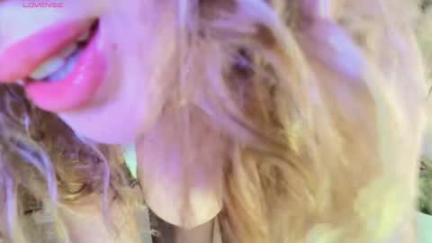 Snapshot of erotik_lady chatting on 15, 10, 2025 TINY online show from 15, 10, 2025