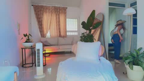 Snapshot of erotik_lady chatting on 19, 10, 2025 TINY online show from 19, 10, 2025