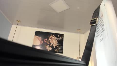 Escarlet online show from 8, 3, 2025