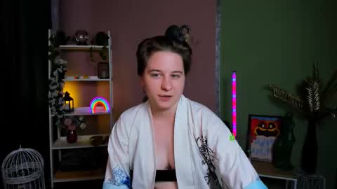 esma_shine online show from 19, 10, 2025