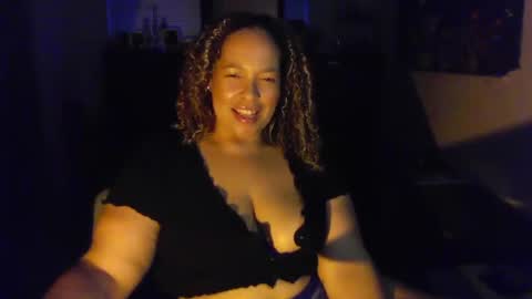 Snapshot of esmeluvs chatting on 6, 10, 2025 Esme Luv online show from 6, 10, 2025