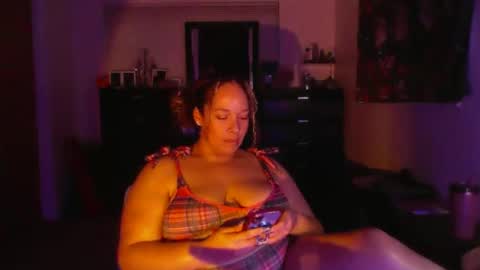 Snapshot of esmeluvs chatting on 14, 10, 2025 Esme Luv online show from 14, 10, 2025
