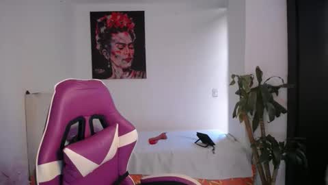 Esmeralda online show from 14, 2, 2026