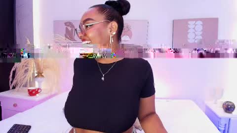 Snapshot of esmeralda_duarte chatting on 7, 5, 2026 esmeralda online show from 7, 5, 2026