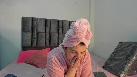 Perla online show from 7, 4, 2026