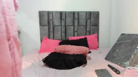 Perla online show from 13, 4, 2026