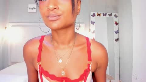 esmeraldanyx online show from 18, 11, 2025