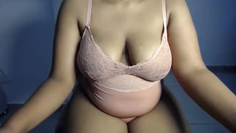 Snapshot of esmeray_ chatting on 16, 9, 2025 Esme online show from 16, 9, 2025