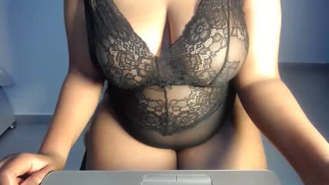 Snapshot of esmeray_ chatting on 19, 9, 2025 Esme online show from 19, 9, 2025