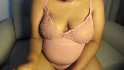 Snapshot of esmeray_ chatting on 25, 9, 2025 Esme online show from 25, 9, 2025
