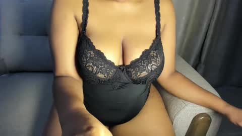Snapshot of esmeray_ chatting on 2, 10, 2025 Esme online show from 2, 10, 2025