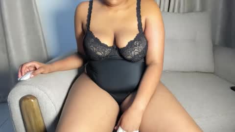 Snapshot of esmeray_ chatting on 6, 10, 2025 Esme online show from 6, 10, 2025