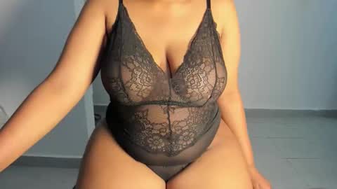 Snapshot of esmeray_ chatting on 8, 10, 2025 Esme online show from 8, 10, 2025