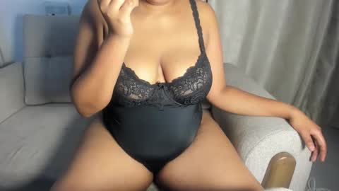 Snapshot of esmeray_ chatting on 9, 10, 2025 Esme online show from 9, 10, 2025