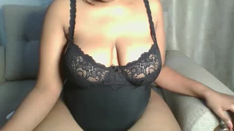 Snapshot of esmeray_ chatting on 17, 10, 2025 Esme online show from 17, 10, 2025