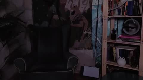 Esme and Hunter online show from 24, 4, 2026