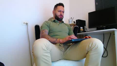 Snapshot of esteban7984068 chatting on 22, 4, 2026 esteban online show from 22, 4, 2026