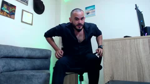 Esteban Fernandez online show from 6, 4, 2026