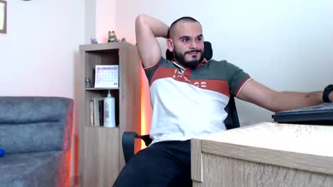 Snapshot of esteban_fer chatting on 1, 7, 2026 Esteban Fernandez online show from 1, 7, 2026