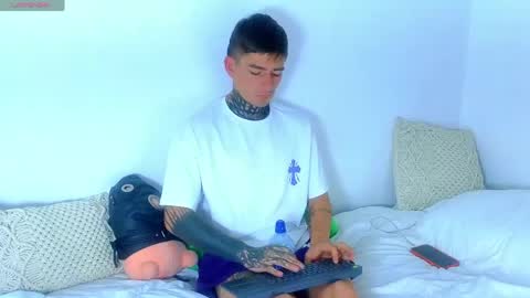 Esteban independent model online show from 25, 5, 2026