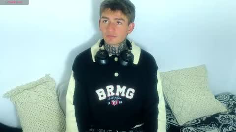 Esteban independent model online show from 4, 7, 2026