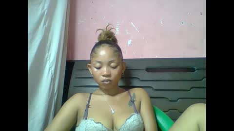 estelah20 online show from 5, 3, 2026